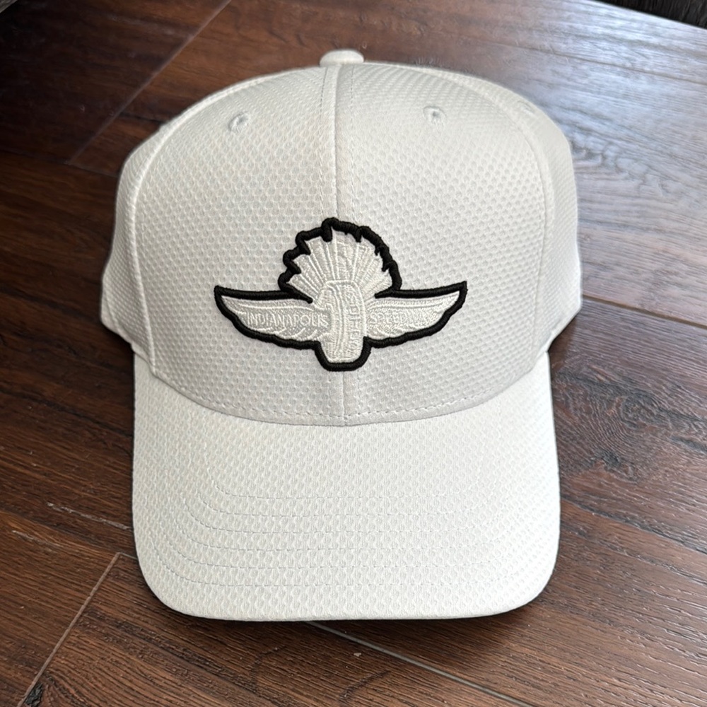 Indianapolis Motor Speedway NWT White Nascar Hat 100% Cotton adjustable